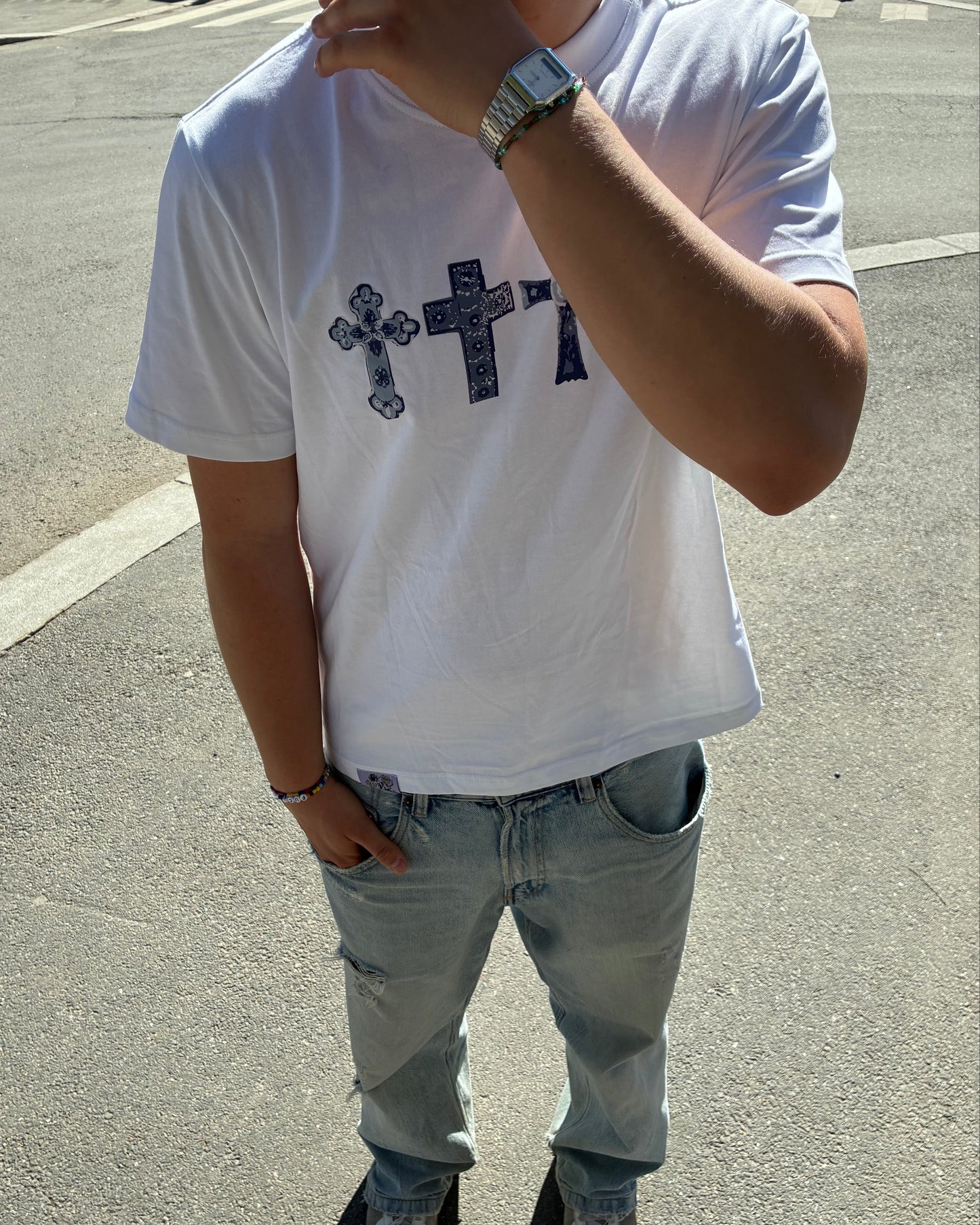 Cross tee white